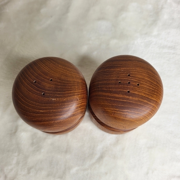 Teakwood Salt and Pepper Shakers. - Picture 5 of 6